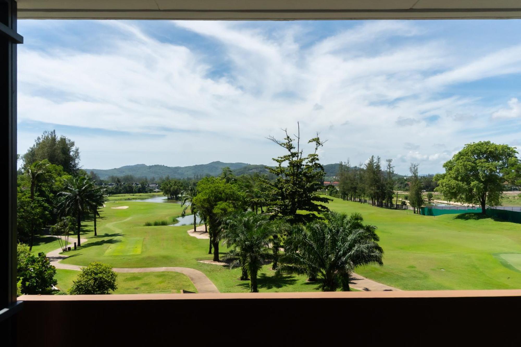 Skypark Apartments By Laguna Phuket Praia de Bang Tao Exterior foto